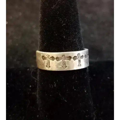 Sterling silver cross ring size 9.75 C 669