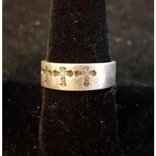 Sterling silver cross ring size 9.75 C 669