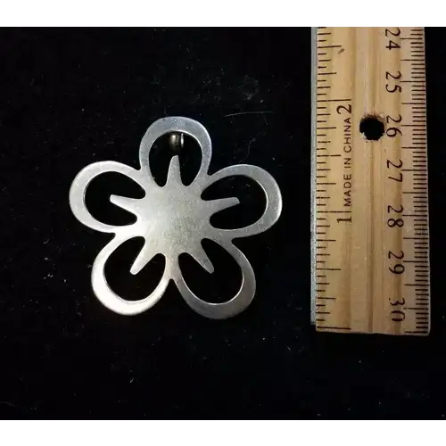 Sterling silver flower pendant C 667