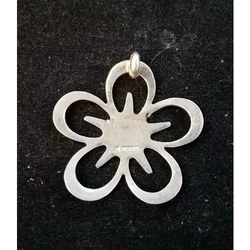 Sterling silver flower pendant C 667