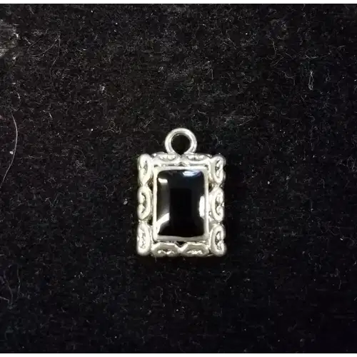 Sterling Silver onyx pendant (C:661)